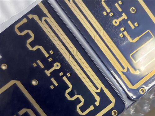 Vierlaagse hybride PCB's op 10 ml RT duroïde 5880 en High TG -FR4 materiaal